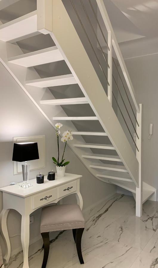 Leo Royal Apartament פוביירובו מראה חיצוני תמונה